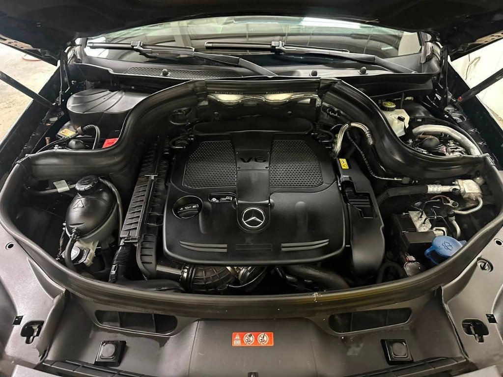 Cleaned Mercedes-Benz V6 engine bay after detailing